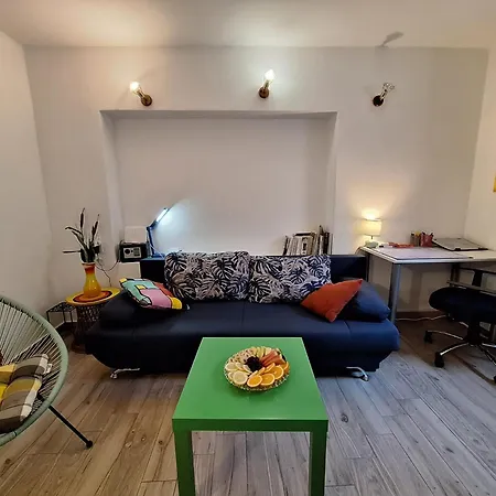 Oasis In The Heart Of Apartment Split